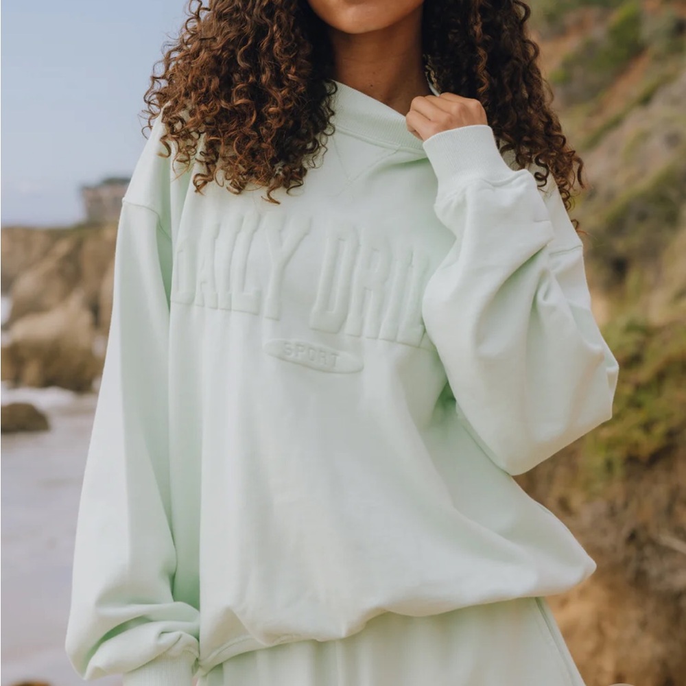 Daily Drills surf monochrome crew